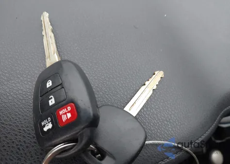 2016 Toyota Corolla Le z USA, uszkodzony, nr VIN 2T1BURHE1GC710381